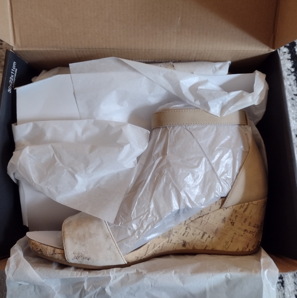 Areda Ankle Strap Wedge Sandals women's size 10 - Picture 2 of 8